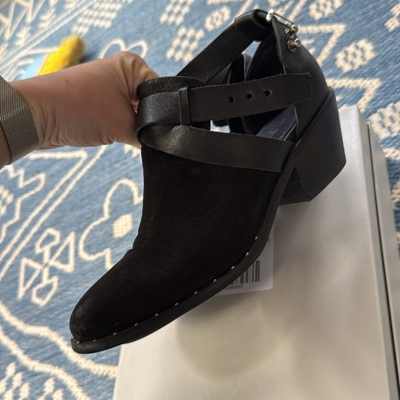 Urban Outfitters Black Urge Chloe Cut Out Boot size 39 - Picture 1 of 5